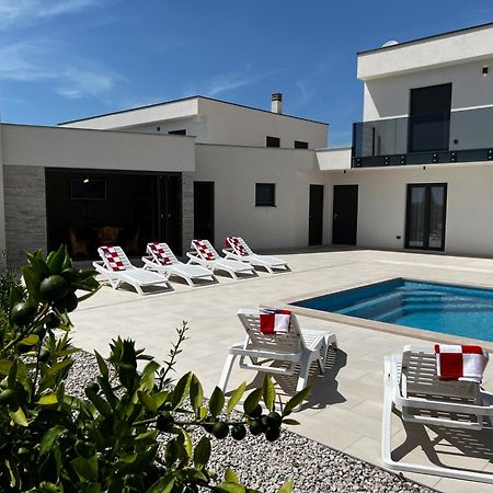 Villa Mare - Modern Villa With Swimming Pool And Jacuzzi Pula Exteriér fotografie
