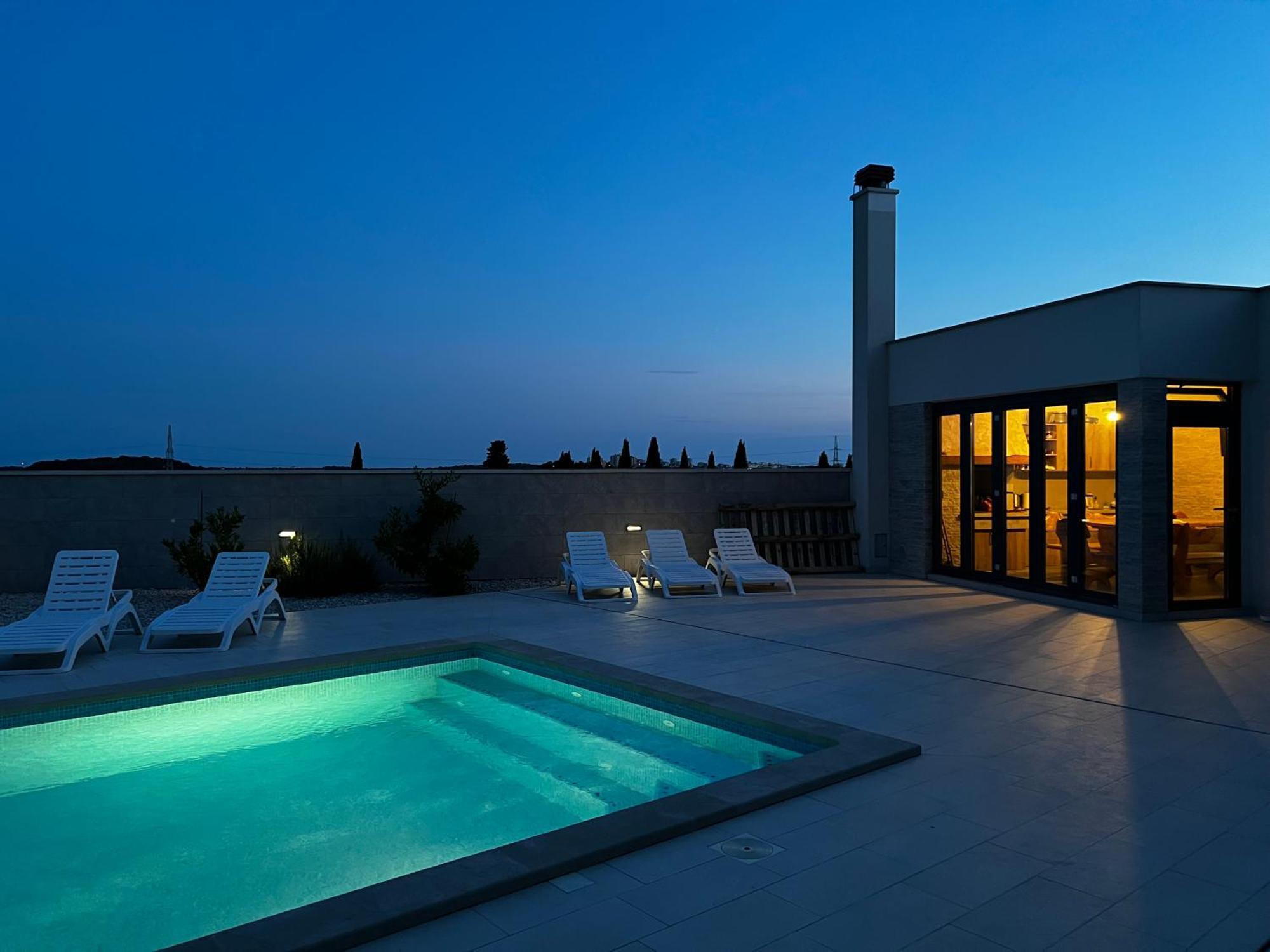 Villa Mare - Modern Villa With Swimming Pool And Jacuzzi Pula Exteriér fotografie