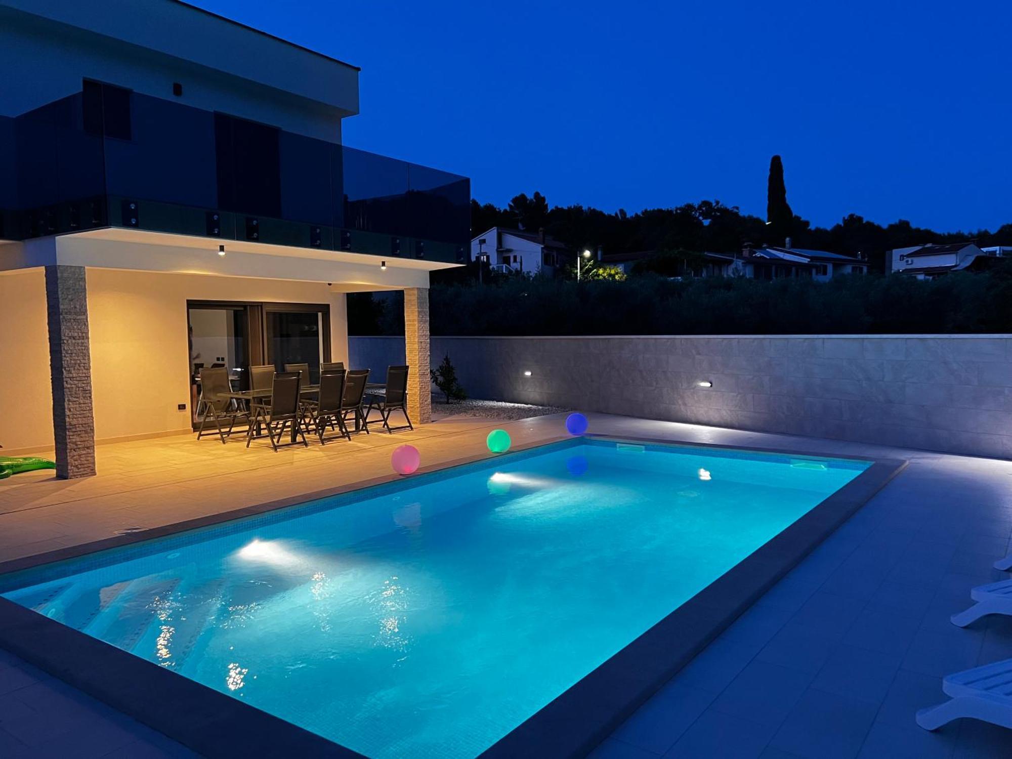 Villa Mare - Modern Villa With Swimming Pool And Jacuzzi Pula Exteriér fotografie